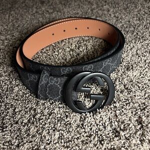 Black Gucci belt